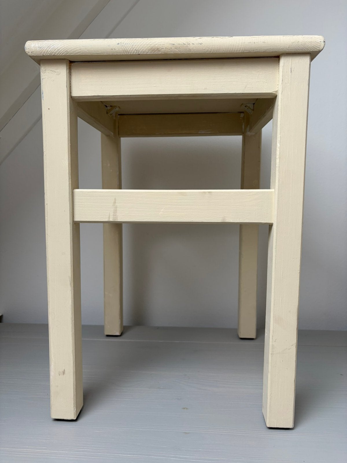 Houten krukje, pastel geel met panterprint. Koopje €4, Ophalen, Zo goed als nieuw, Hout