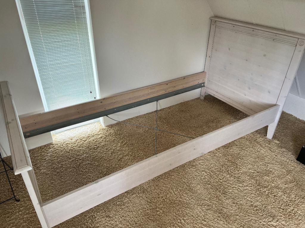 Gratis ophalen: 2 IKEA bedden/bedframes, Huis en Inrichting, Slaapkamer | Bedden, Ophalen, Gebruikt, 90 cm, Eenpersoons