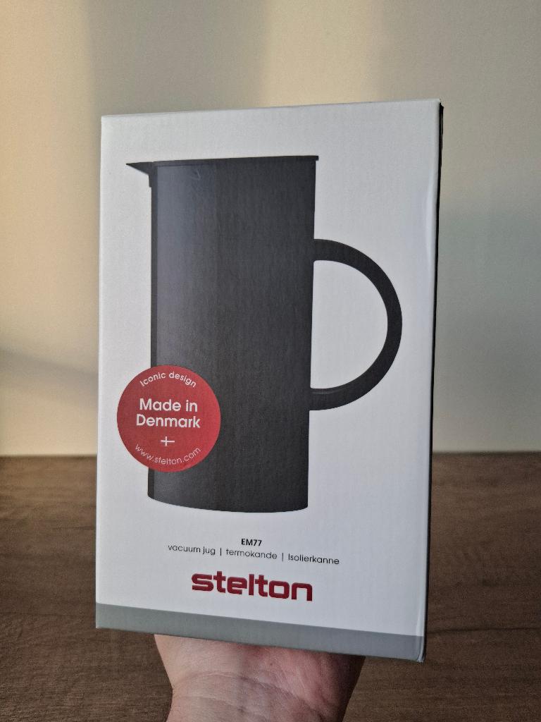 Stelton EM77 | Thermoskan/Isoleerkan | 0,5 L | Zwart | Nieuw, Overige typen, Kunststof, Nieuw, Ophalen of Verzenden