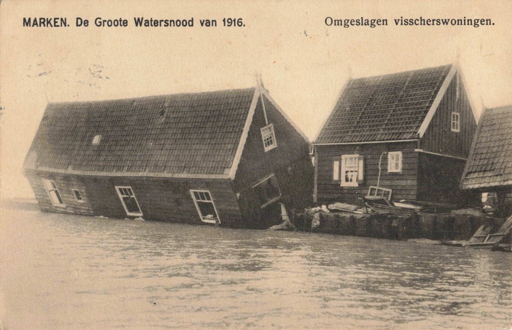Marken Watersnood 1916 Omgeslagen Visscherswoningen ZR1337, Ophalen, Voor 1920, Gelopen, Noord-Holland