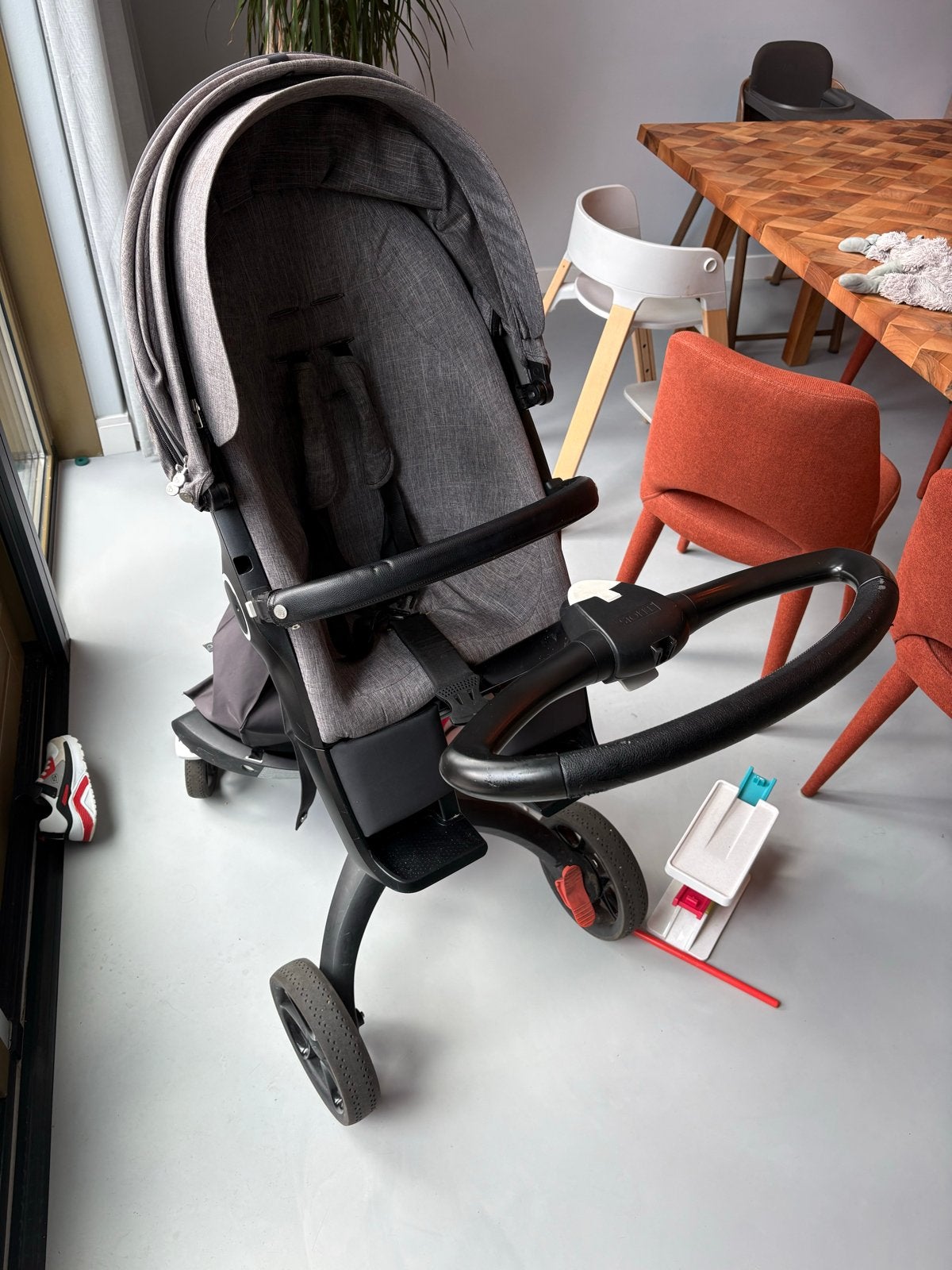 Stokke kinderwagen met wagenbak en voetenzak, Kinderen en Baby's, Gebruikt, Met reiswieg, Ophalen, Kinderwagen