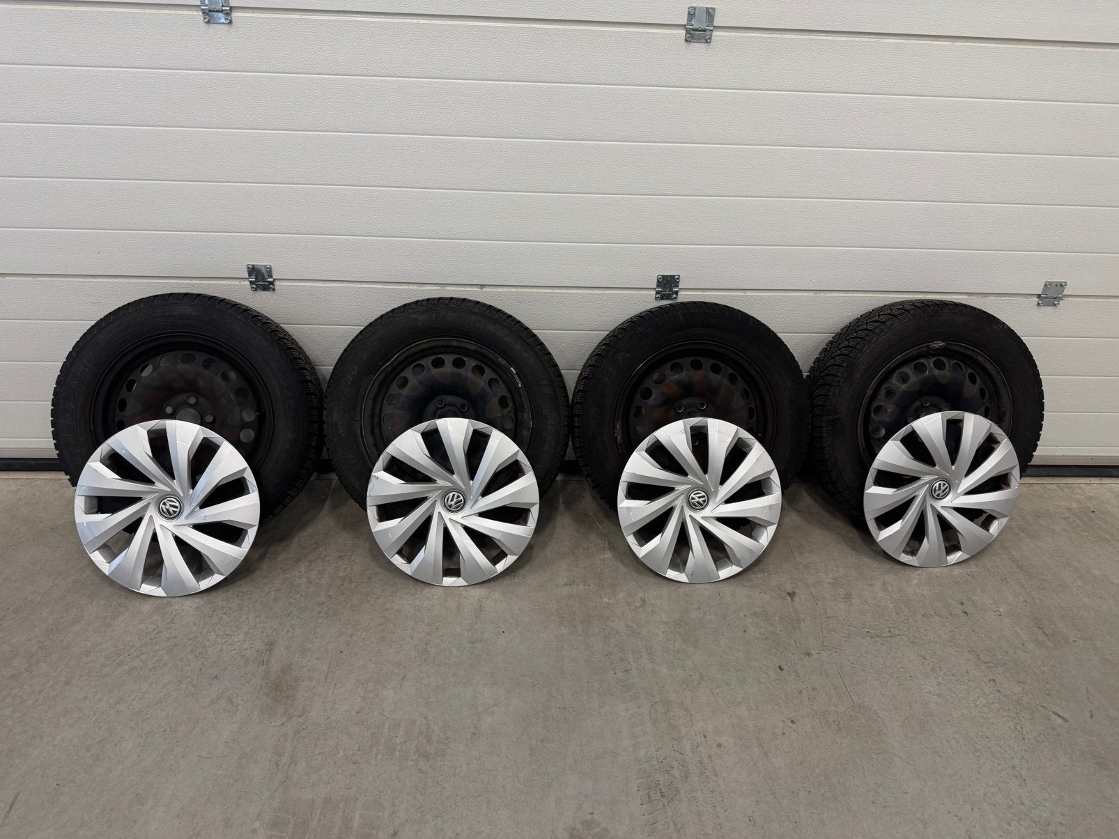 VW Polo 185/65/15 Fulda All Season stalen velgen + wieldop, Ophalen, Gebruikt, 15 inch, Velg(en)