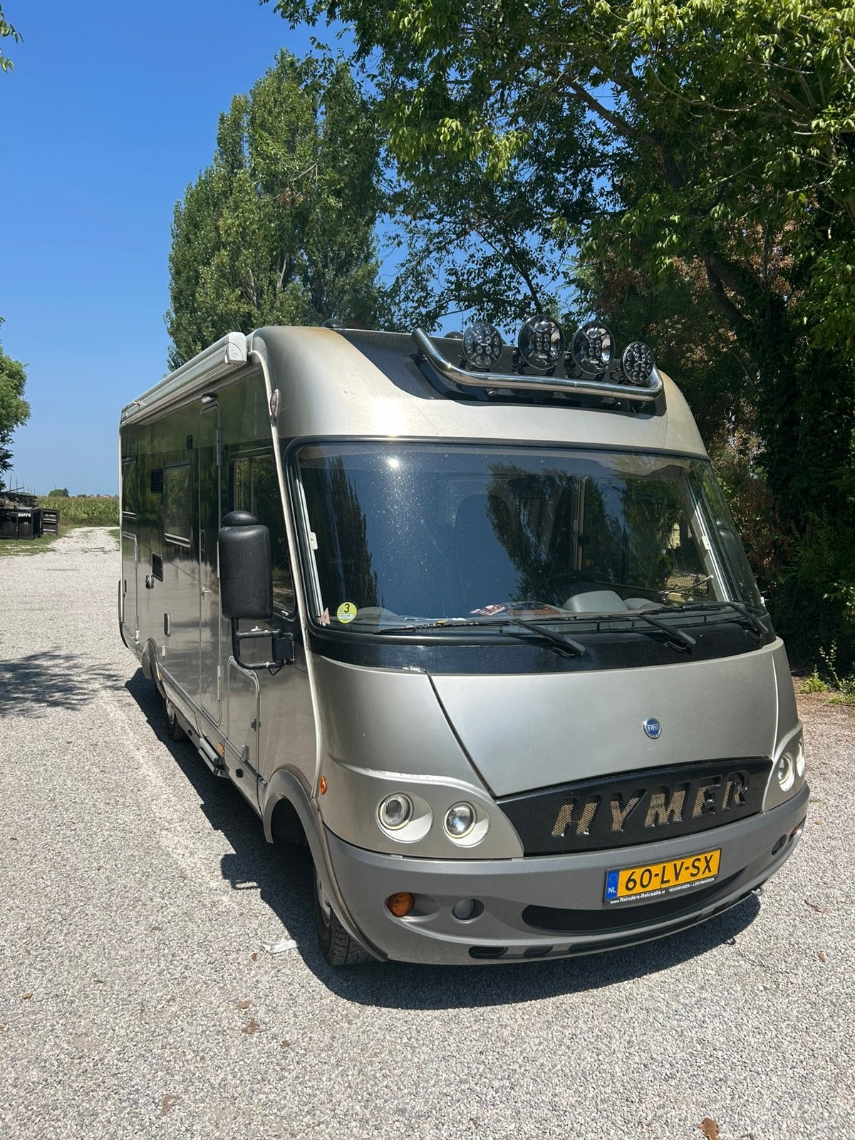 Hymer B644 Dwarsbed 2-pers. en hefbed 2-pers. Totaal 6-pers., Caravans en Kamperen, Campers, Integraal, Ringverwarming, Fiat, Particulier