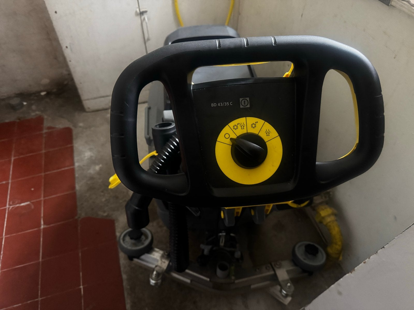 NIEUW Kärcher BD 43/35 C Schrob-/Zuigmachine, Ophalen, Gebruikt, Schrobmachine