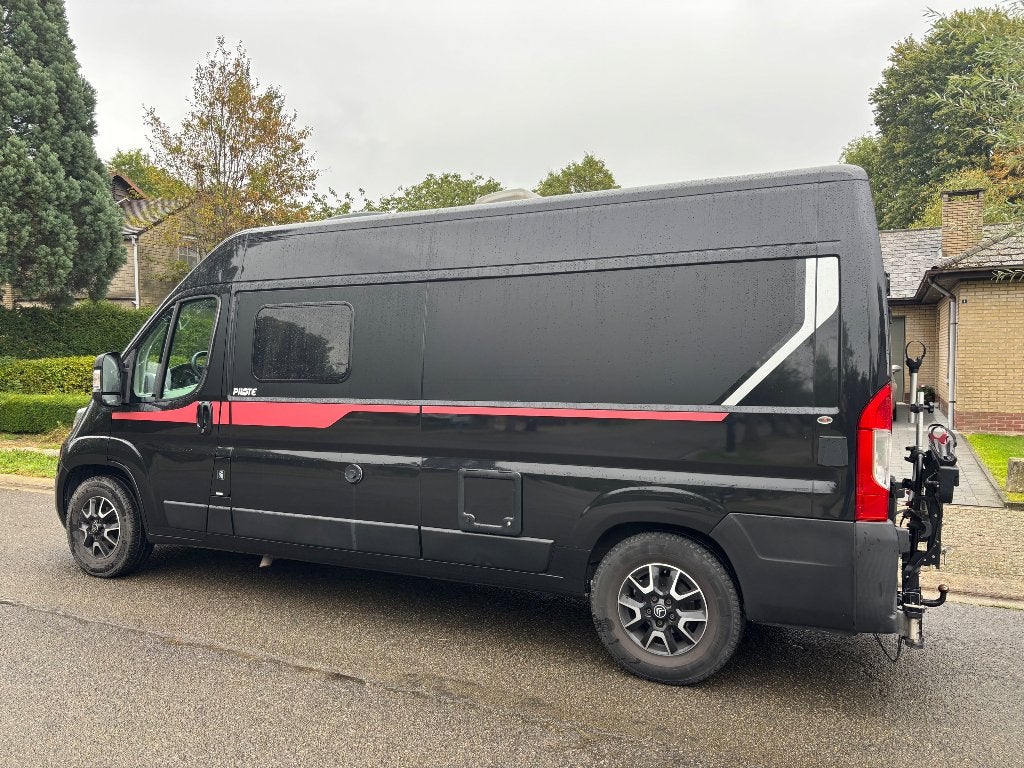 Foto 6 van Zeer nette Pilote V600G buscamper met 3 slaapplaatsen