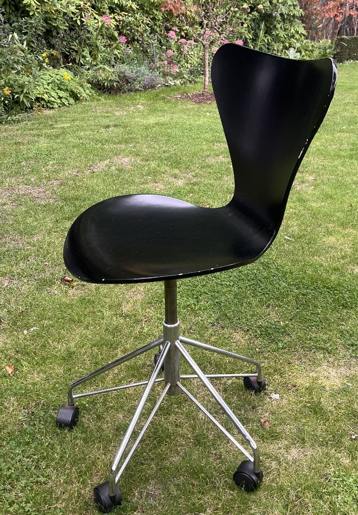 Fritz Hansen / Arne Jacobsen vlinderstoelen op wieltjes, Huis en Inrichting, Ophalen, Overige kleuren, Zo goed als nieuw, Bureaustoel