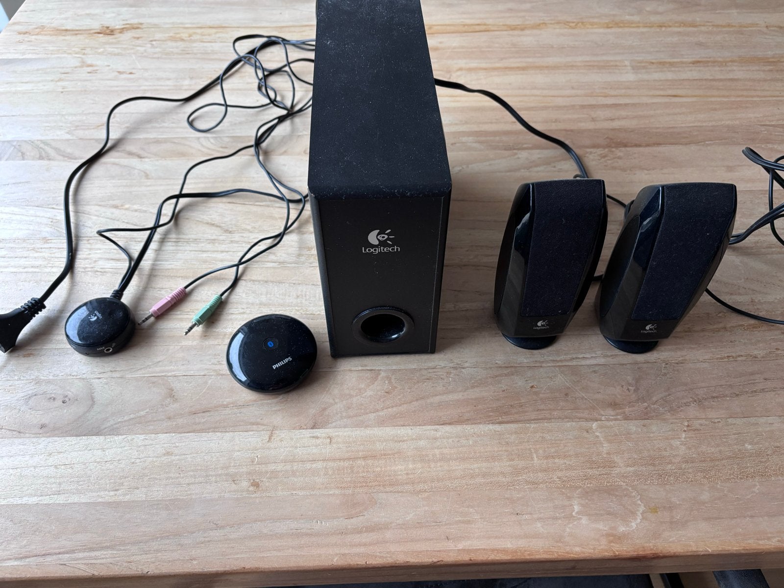 Logitech 2.1 Speakerset met Subwoofer en Philips Bluetooth, Gebruikt, MP3-aansluiting, Speakers, Ophalen