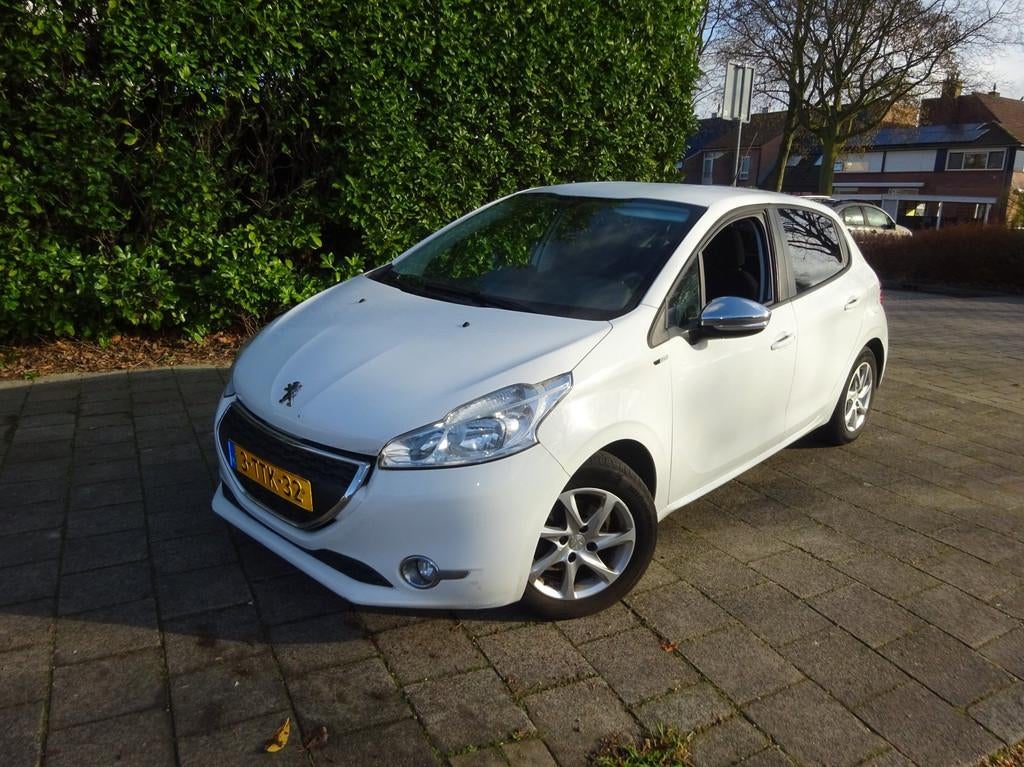Peugeot 208 MET NIEUW KOPELING SET & JAAR APK!, Voorwielaandrijving, Euro 5, Gebruikt, 31 €/maand