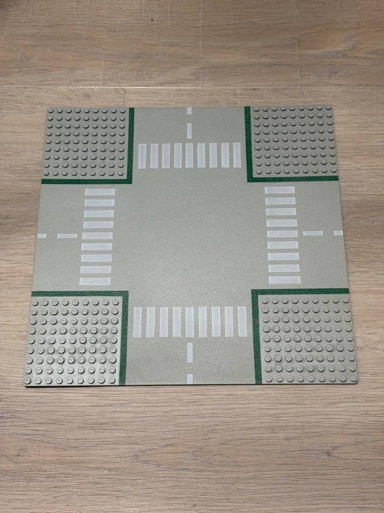 LEGO Road Baseplate 32x32 Crossroad Crosswalks 611p01, Lego, Ophalen of Verzenden, Grondplaat, City