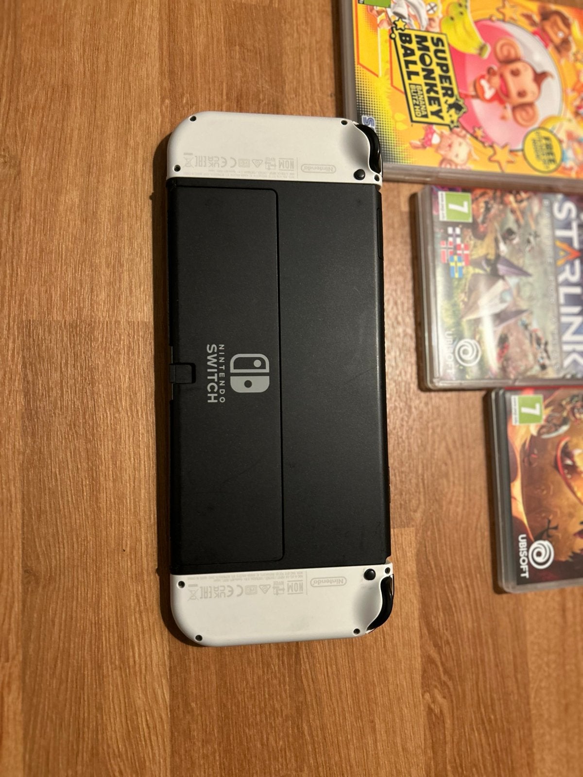 Foto 4 van Nintendo Switch OLED Wit met 3 games en accessoires