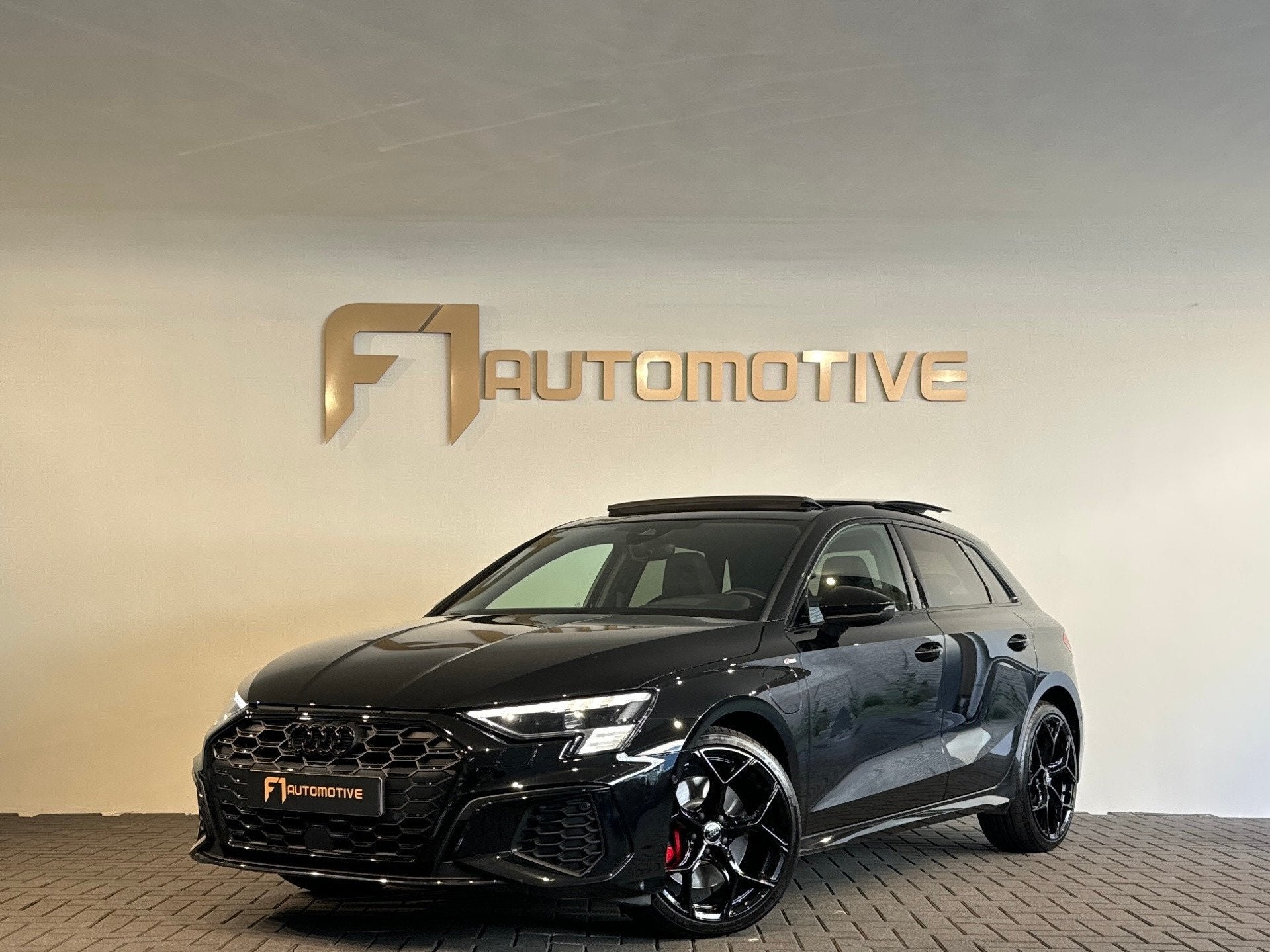 Audi A3 Sportback 45 TFSI e S Line Competition Pano|Massage|, Dealer onderhouden, Gebruikt, Euro 6, 4 cilinders