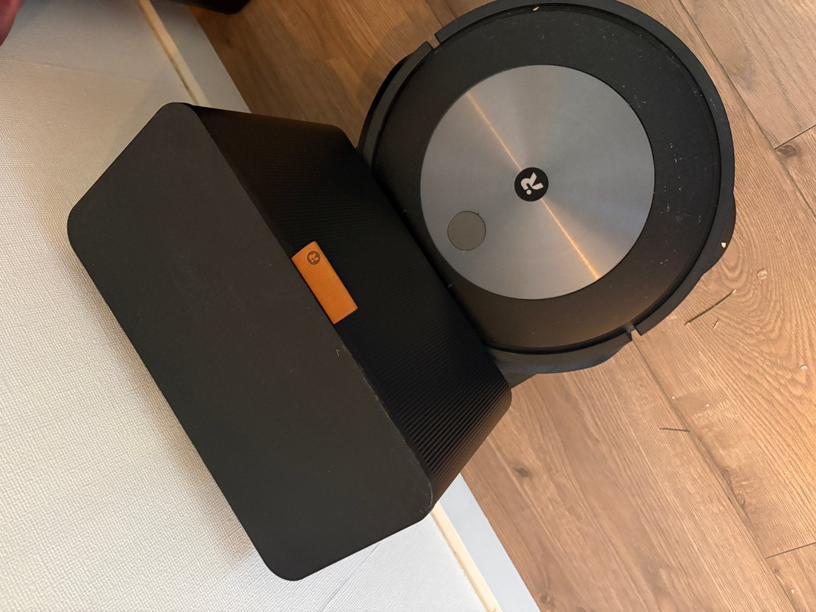 Roomba J7+ Robotstofzuiger met zelfreinigend station, Witgoed en Apparatuur, Ophalen, Gebruikt, IRobot, Automatisch legen