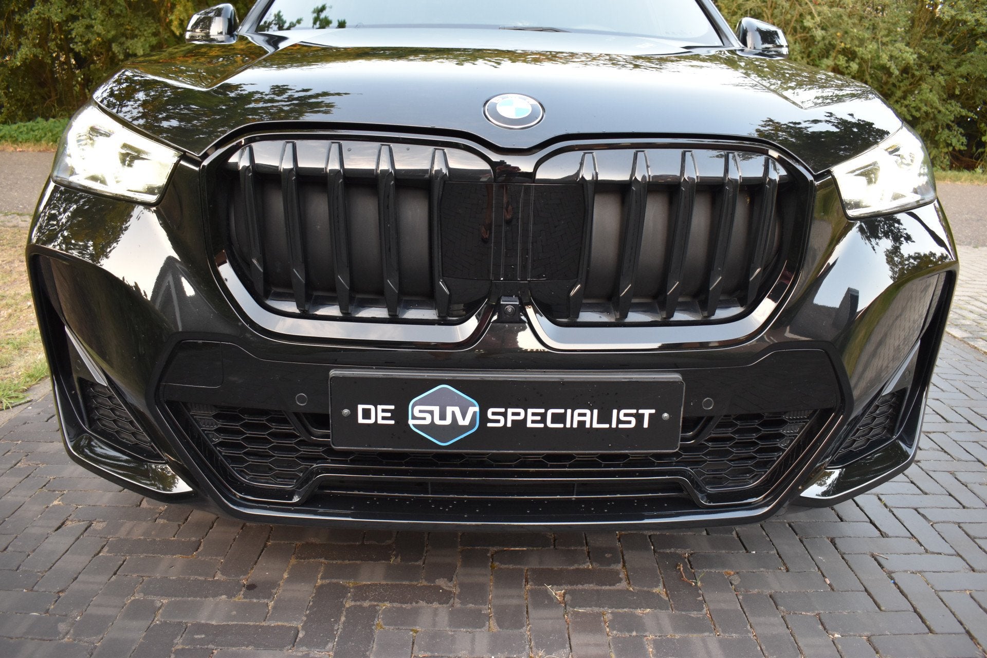 BMW X1 sDrive20i M-SPORT '24 BOMVOL! 21dkm PANO, Trekh., Auto's, Dealer onderhouden, Gebruikt, 156 pk, Met garantie (alle)