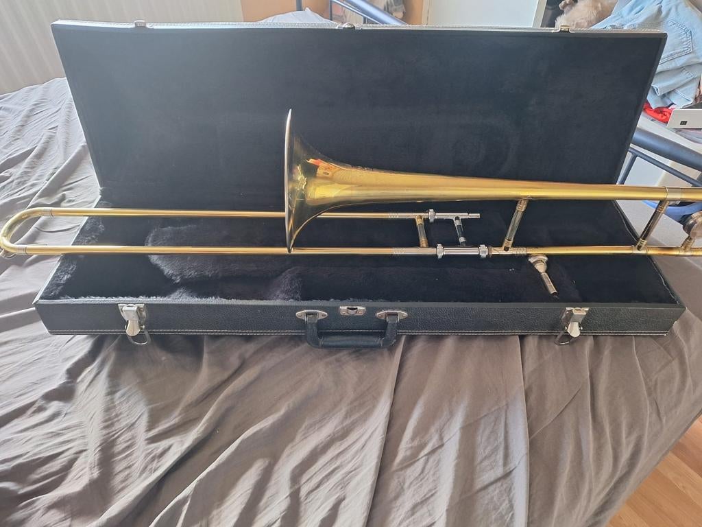 Trombone met koffer, Muziek en Instrumenten, Blaasinstrumenten | Trombones, Ophalen of Verzenden, Gebruikt, Tenor, Met koffer