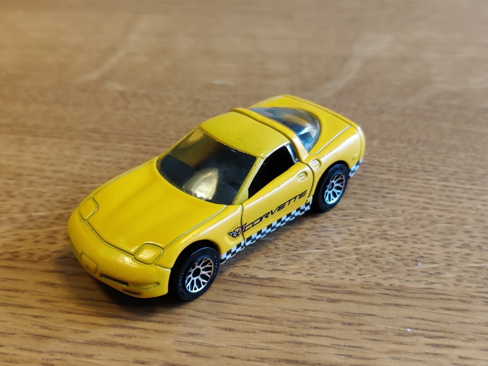 Matchbox Chevrolet Corvette GEEL, Ophalen of Verzenden, Zo goed als nieuw, Auto