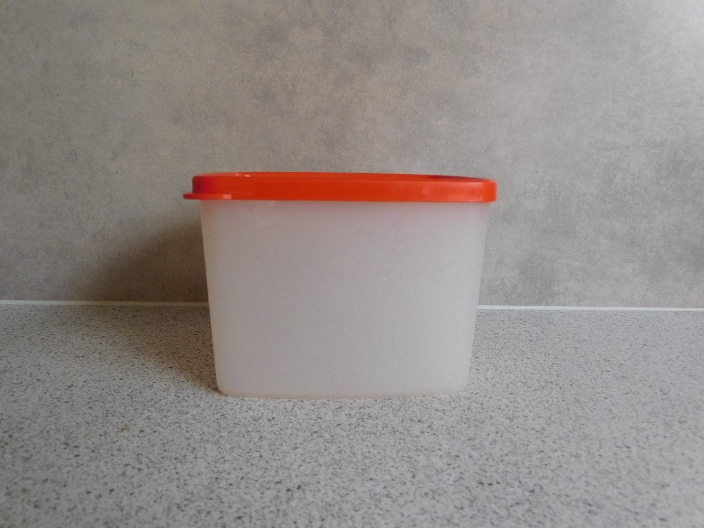 Tupperware Diepvriesdoos 800 ml. Rood, 800 ml, Bewaardoos, Ophalen of Verzenden, Zo goed als nieuw