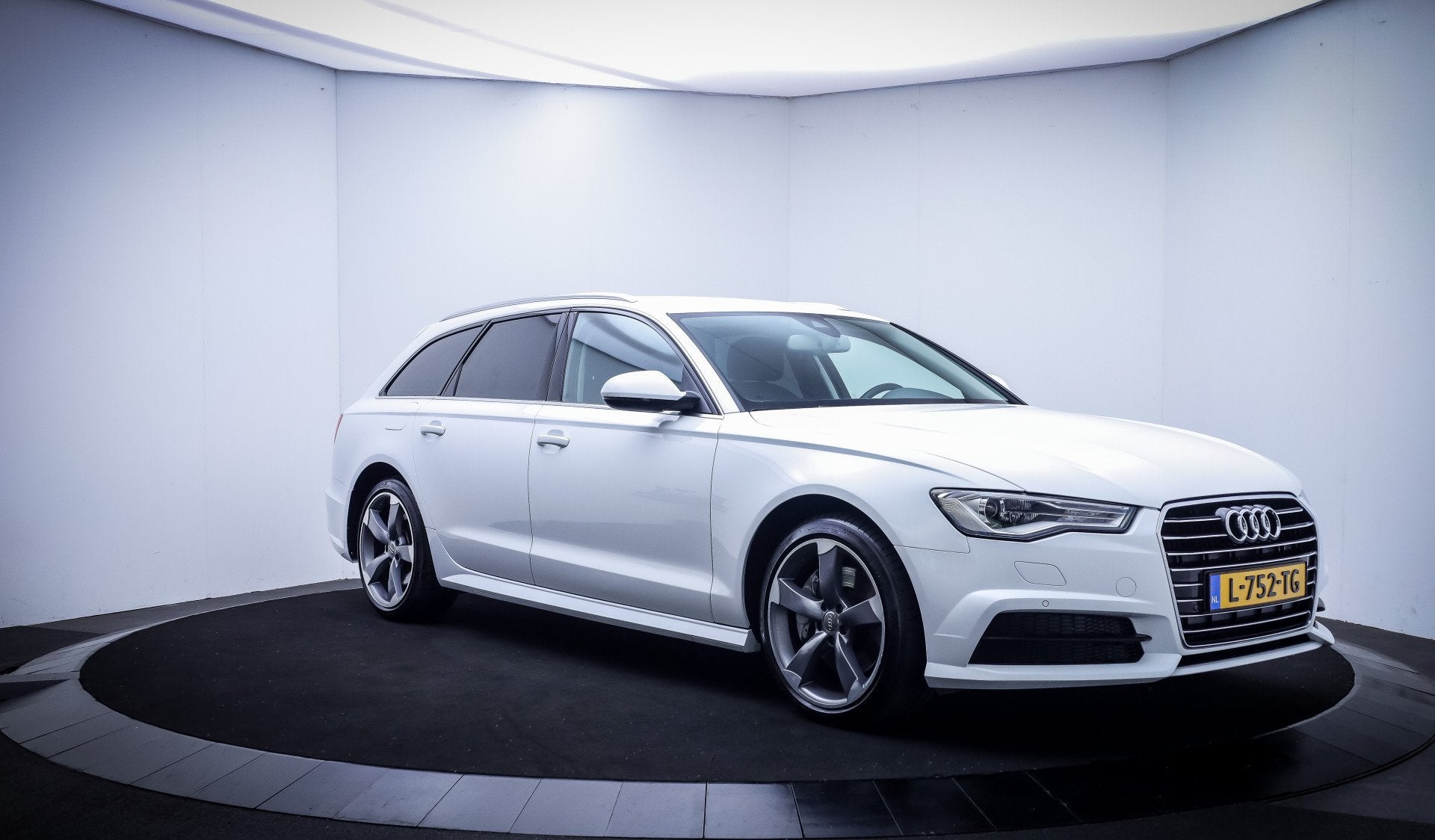 Audi A6 Avant 3.0 TDI S-Tr Sport Edition CAMERA | XENON | ST, Auto's, Audi, Stof, Gebruikt, 197 €/maand, 2000 kg