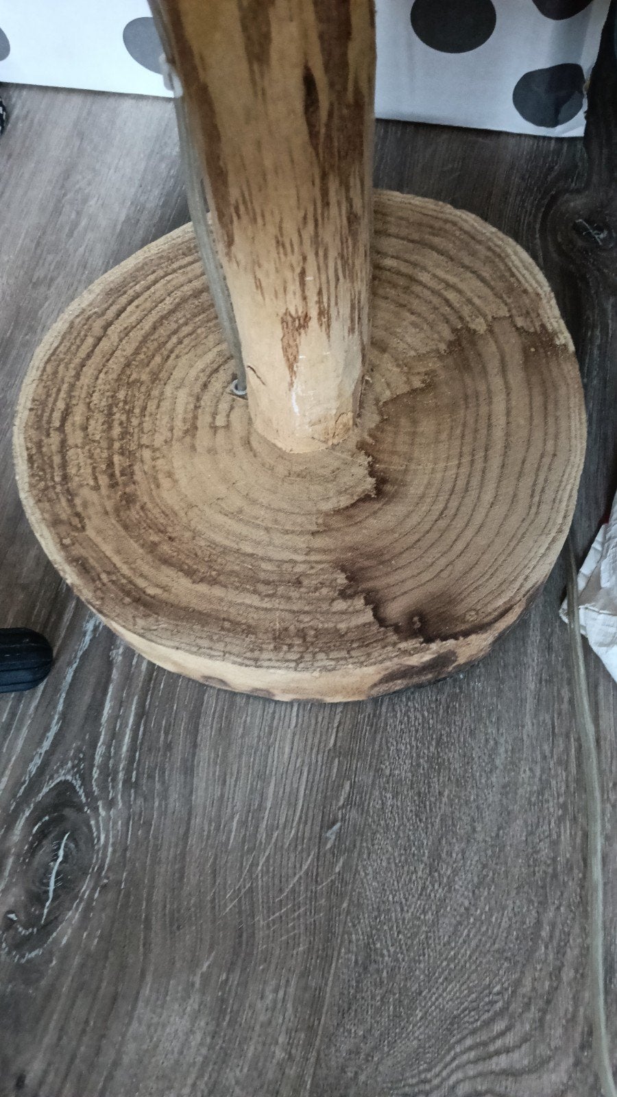 Unieke handgemaakte staande lamp van hout en textiel, Ophalen, Gebruikt, E27 (groot), Landelijk, Modern, Natuurlijk