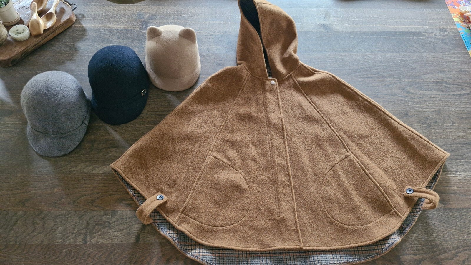 Klassieke Capemantel & Vilten Hoedjes Set, Ophalen of Verzenden, Zo goed als nieuw, Meisje