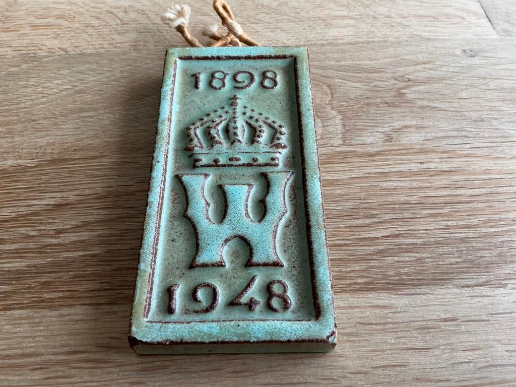 Herdenkings tegel Koningin Wilhelmina eedaflegging. W-raven, Verzamelen, Ophalen of Verzenden, Zo goed als nieuw, Overige typen