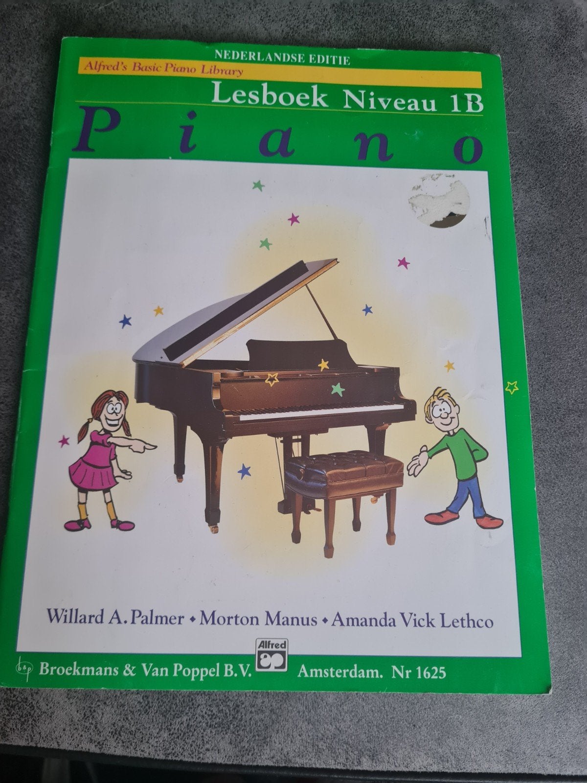 Alfred's Basic Piano Library Lesboek Niveau 1B + CD, Muziek en Instrumenten, Ophalen of Verzenden, Zo goed als nieuw