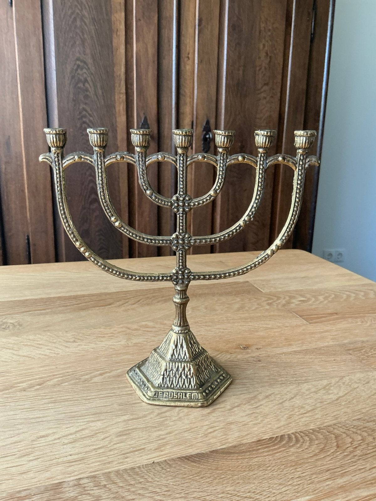 7 armige Menora kandelaar. Gemaakt door Hen Holon Israël., Antiek en Kunst, Ophalen of Verzenden, Koper of Brons