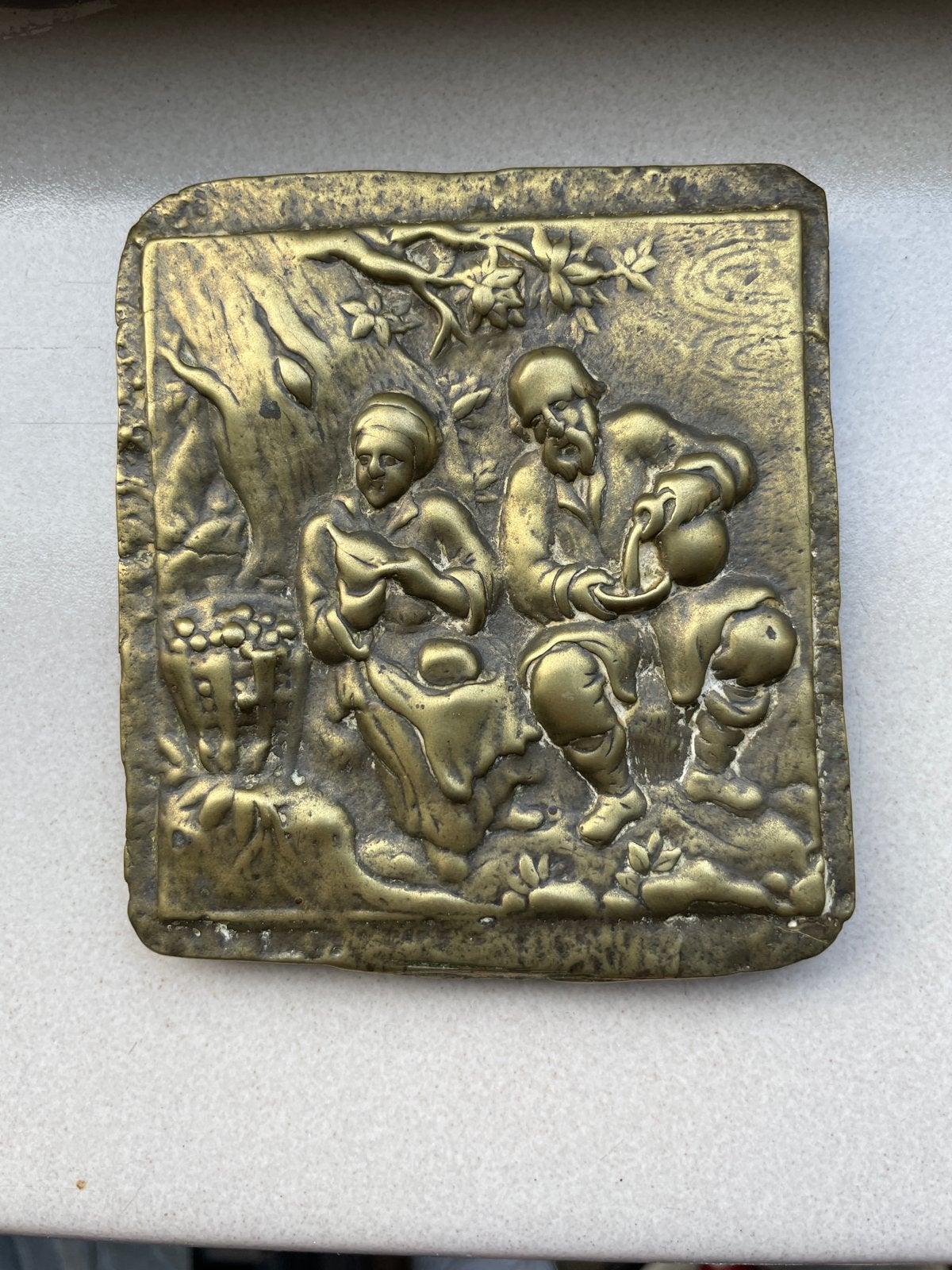 Antieke messing plaquette met volkse scène, Antiek en Kunst, Antiek | Koper en Brons, Ophalen, Koper