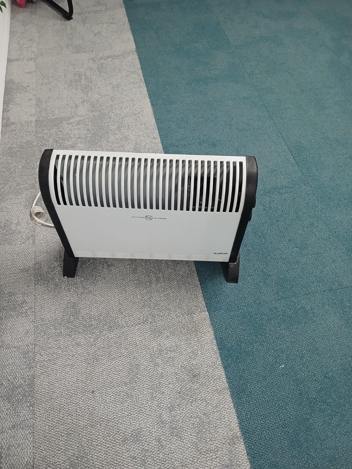 Twee Eurom radiatoren 2000W met stekker, Doe-het-zelf en Verbouw, Verwarming en Radiatoren, Ophalen, 30 tot 80 cm, Radiator, Minder dan 60 cm