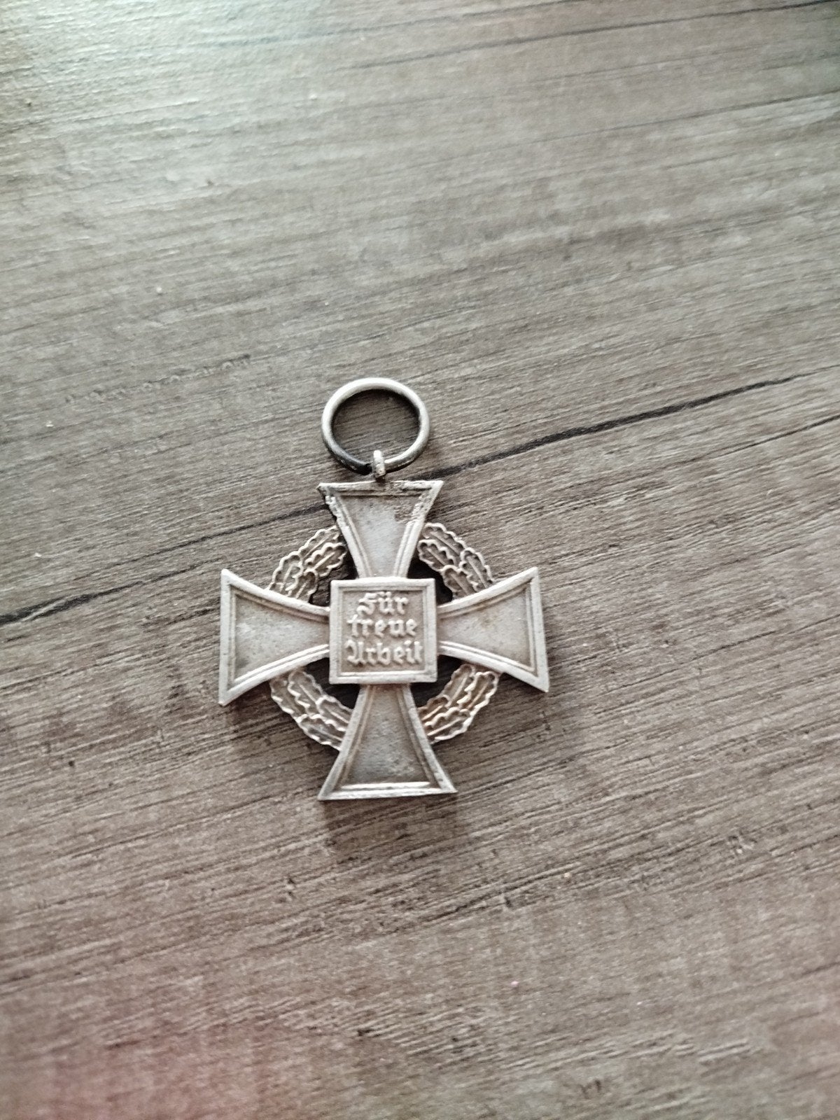 50 jaar trouwe Arbeit duits, Verzamelen, Militaria | Tweede Wereldoorlog, Ophalen of Verzenden, Duitsland, Embleem of Badge