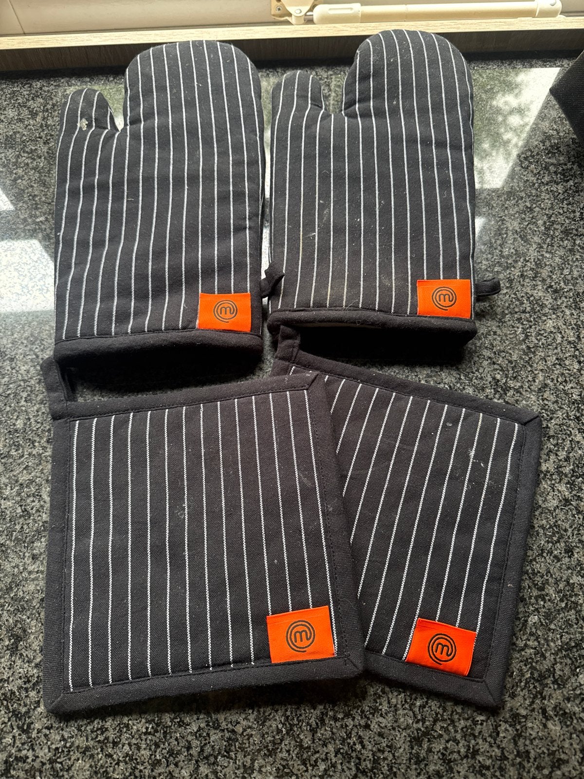 Set van 2 pannenlappen en 2 ovenhandschoenen - MasterChef, Ophalen, Overige typen, Nieuw, Zwart