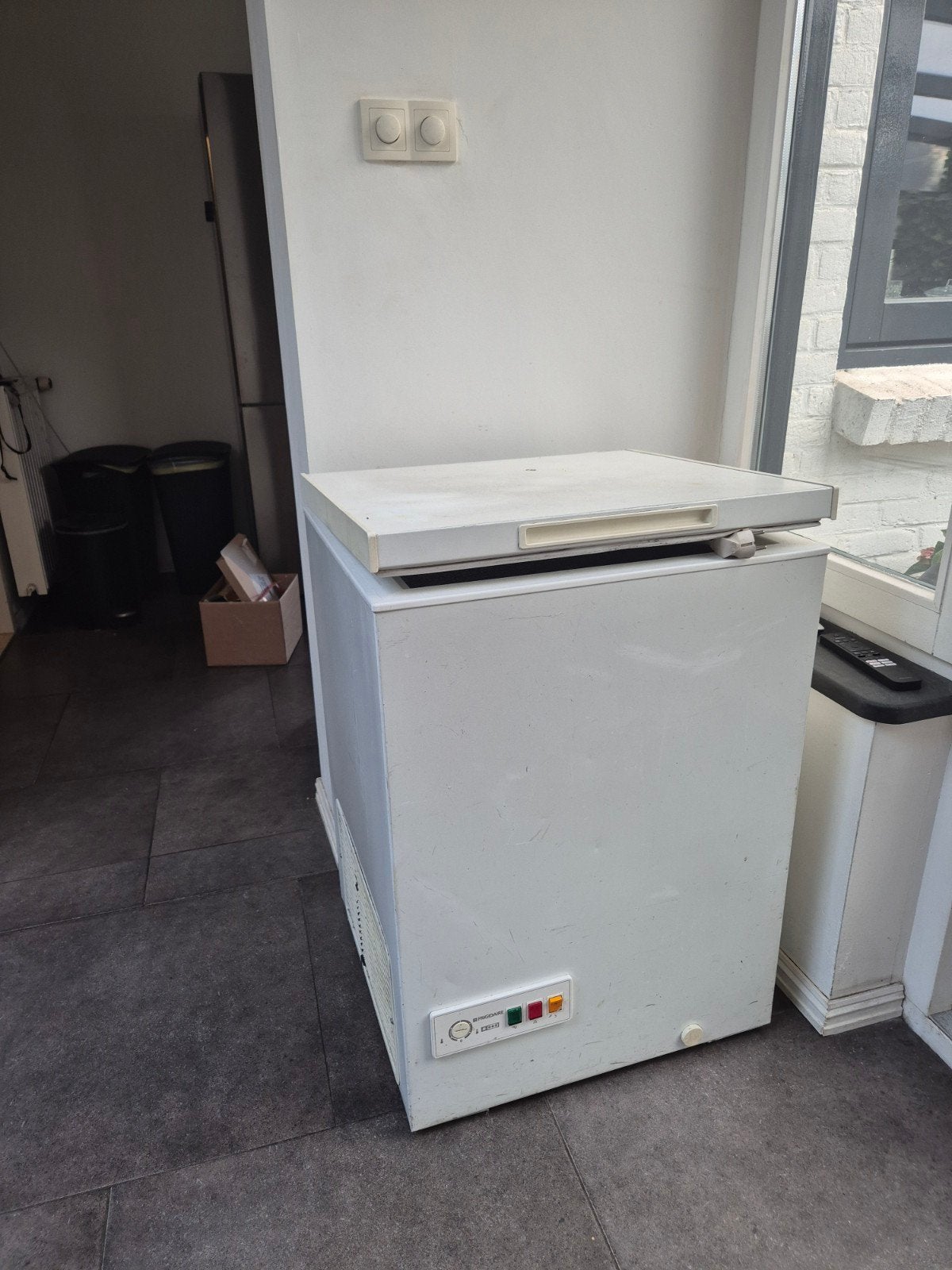 Frigidaire vrieskist - Compact en functioneel, Witgoed en Apparatuur, Koelkasten en IJskasten, 85 tot 120 cm, Gebruikt, 75 tot 100 liter