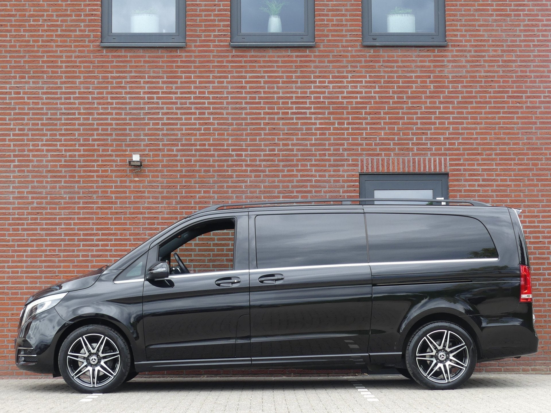 Mercedes-Benz V-Klasse 250d AMG Extra Lang LED/Leer/Camera/T, Automaat, Achterwielaandrijving, Gebruikt, Euro 6