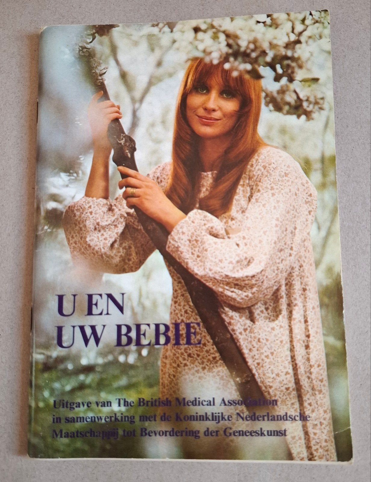 Vintage boekje "U en uw baby" uit 1971, Boeken, Ophalen of Verzenden, Gelezen, Zwangerschap en Bevalling