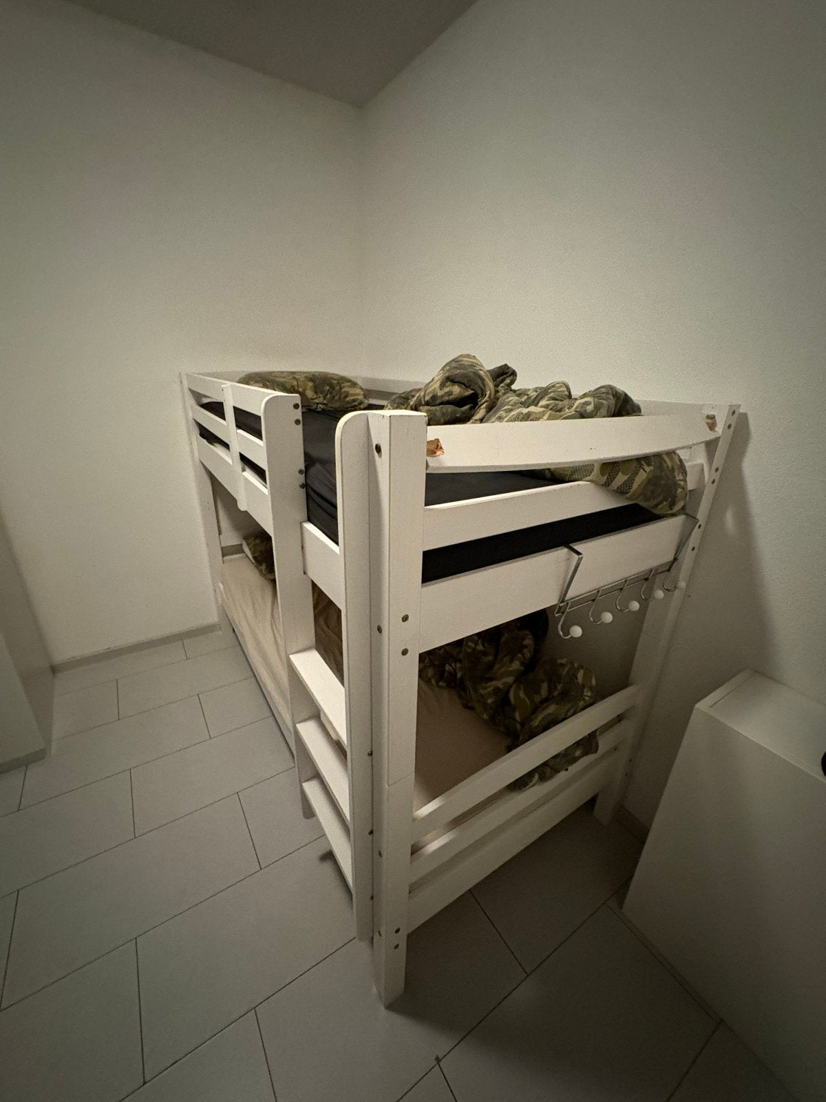 Wit bureau en wit stapelbed tekoop,, Ophalen, Gebruikt, Met lades, Spaanplaat of MDF