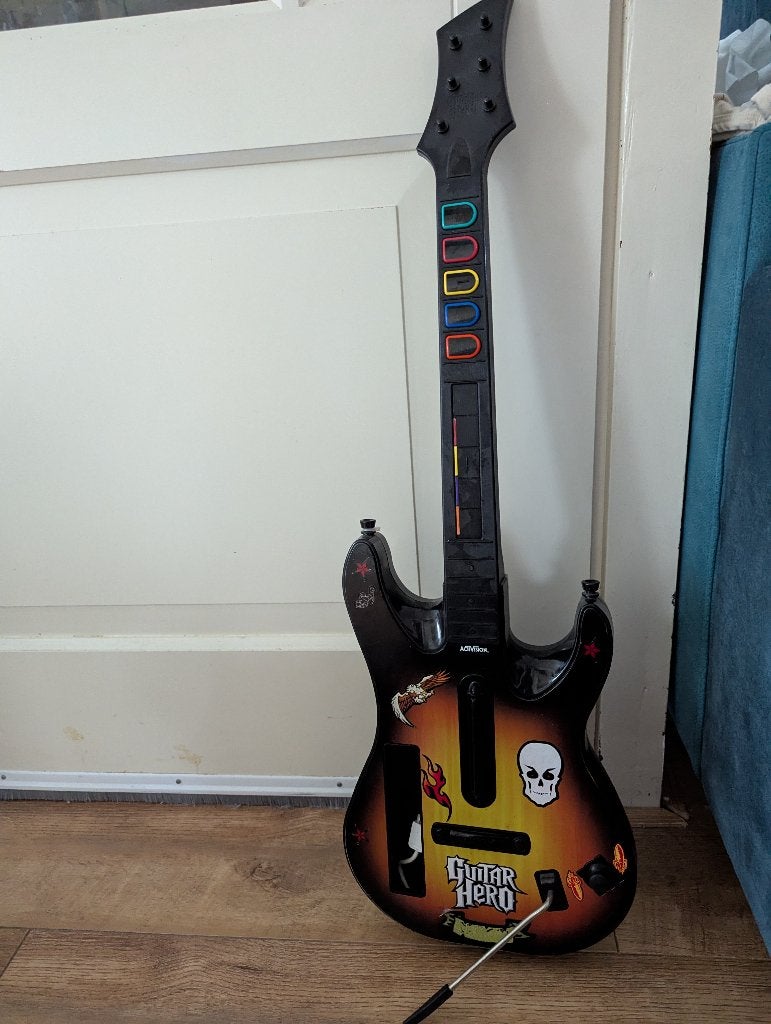 Wii Guitar Hero Gitaar met Stickers, Ophalen of Verzenden, Zo goed als nieuw, Sport, 3 spelers of meer