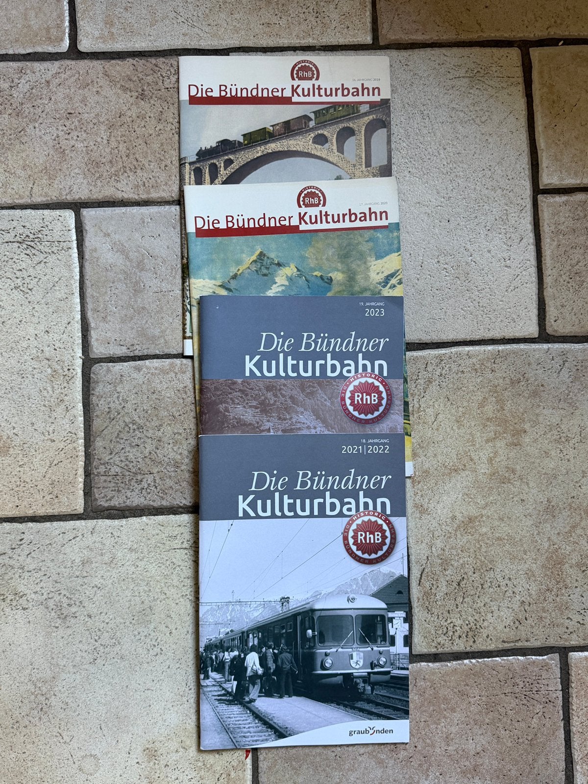4 magazines over de Rhatische Bahn (RHB), Ophalen of Verzenden, Gelijkstroom, Wagon, Overige merken