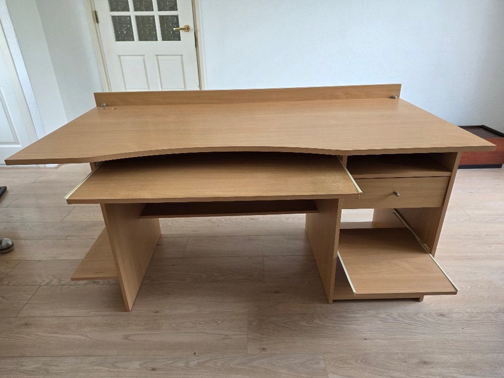 GRATIS Bureau / computerbureau 150x72x76 cm, Ophalen, Met lades, 150 cm, Spaanplaat of MDF