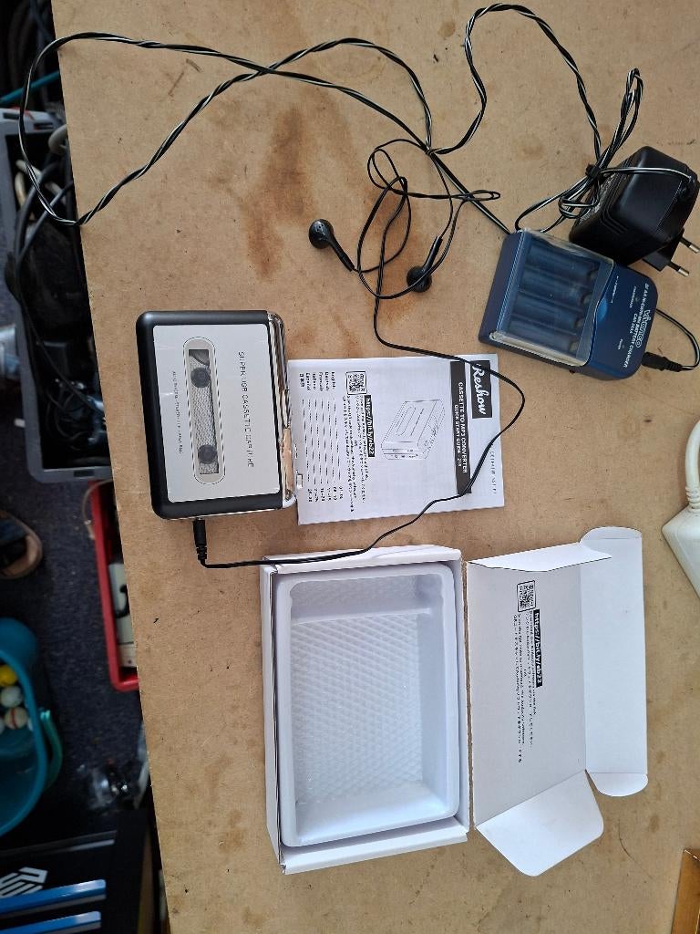 zgan nieuwstaat usb walkman + oplaadbare baterijen, Ophalen of Verzenden, Walkman