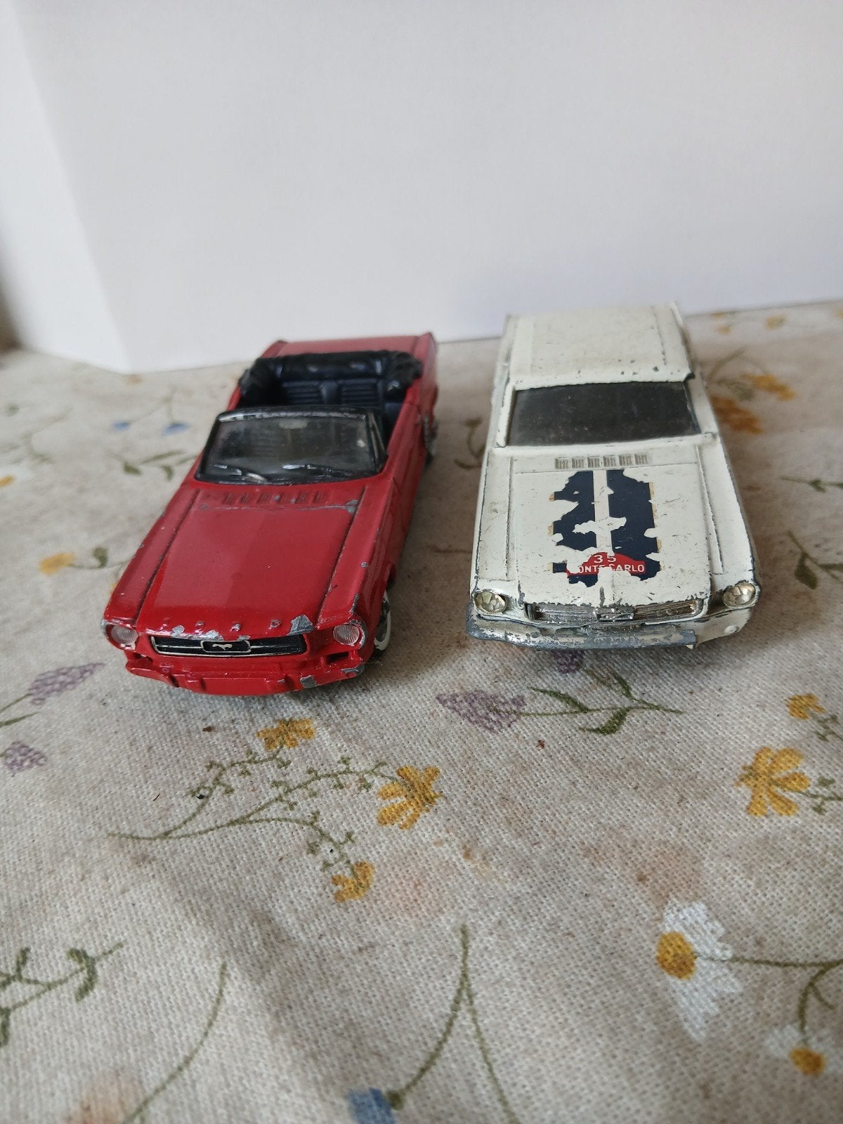 2x Ford Mustang.  oudere Solido 1:43, opknappers, Ophalen of Verzenden, Gebruikt, Auto, Solido