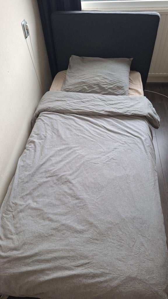 Eenpersoonsbed met matras (210x100 cm), 100 cm, Eenpersoons, Ophalen of Verzenden, Zo goed als nieuw