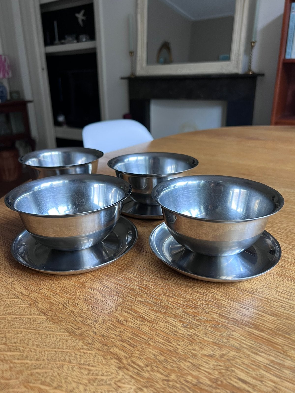 Set van 4 vintage RVS soepkommen met vaste schotel, Huis en Inrichting, Keuken | Servies, Overige materialen, Gebruikt, Vintage