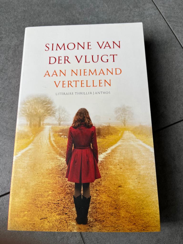 Simone van der Vlugt aan niemand vertellen boek, Ophalen of Verzenden, Gelezen