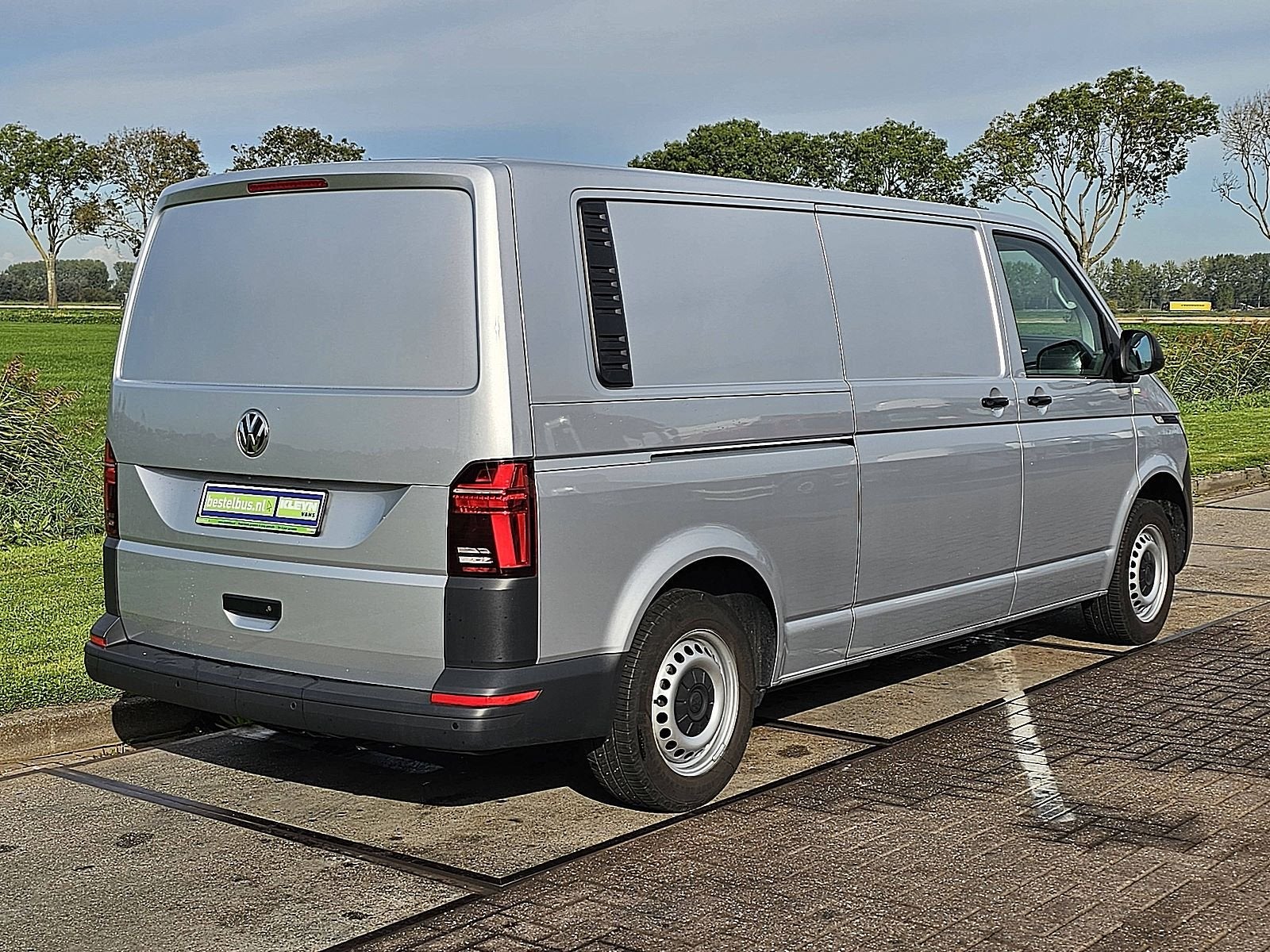 VOLKSWAGEN TRANSPORTER 2.0 TDI l2h1 led navi autom., Auto's, Automaat, Gebruikt, Euro 6, 150 pk