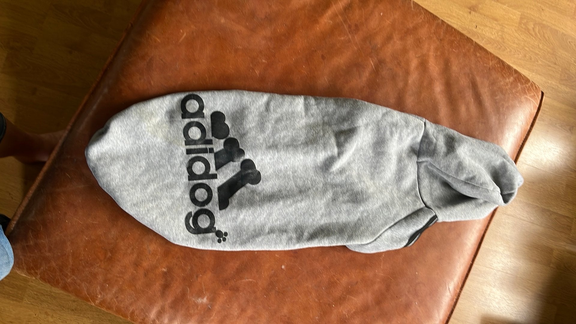 Adidog hoodie. Voor redelijke grote hond. Maat 7XL, Dieren en Toebehoren, Overige maten, Overige merken, Hondentrui, Ademend