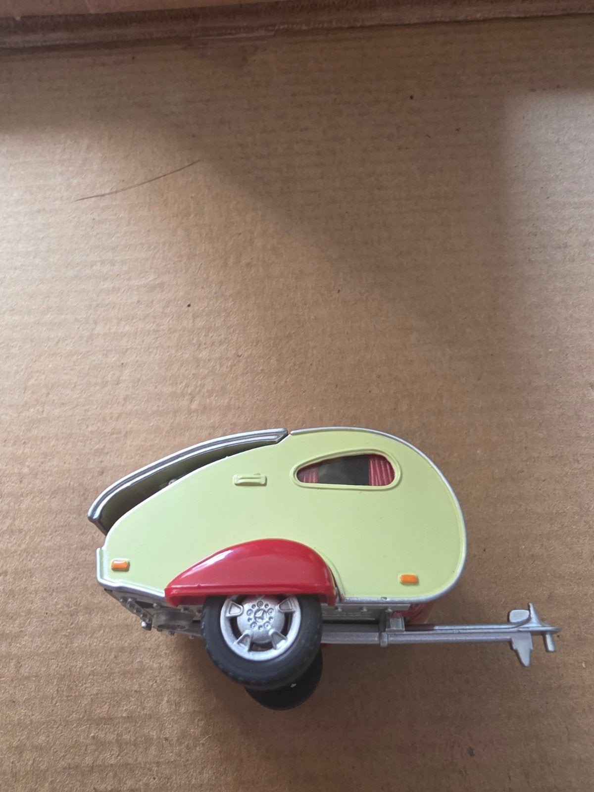 Bburago Retro Caravan Model - Zo goed als nieuw, Hobby en Vrije tijd, Modelbouw | Auto's en Voertuigen, Overige merken, 1:50 of kleiner