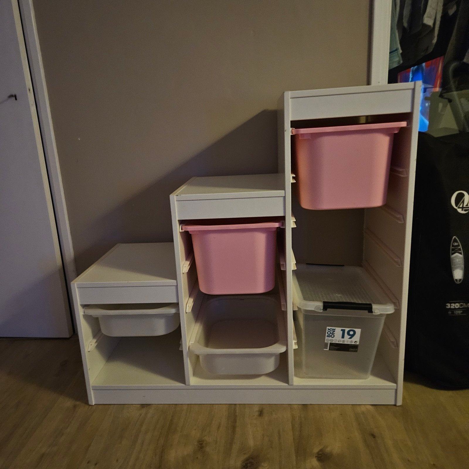 Gratis op te halen: Handige opbergkast met bakken, Kinderen en Baby's, Ophalen, Gebruikt, Kast, 50 tot 70 cm