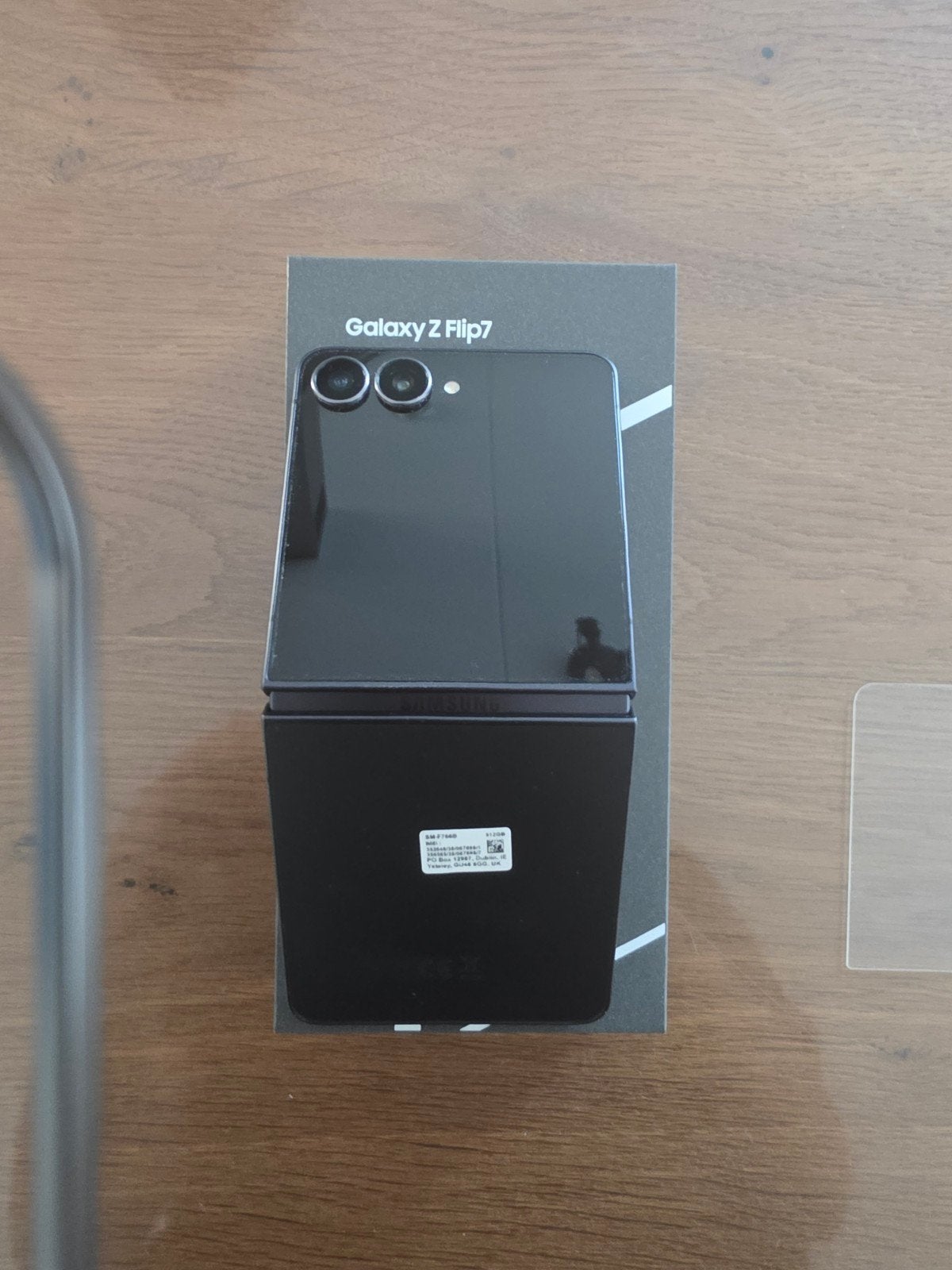 Foto 2 van Samsung Galaxy Z Flip 7 512GB Jet Black - Zo goed als nieuw