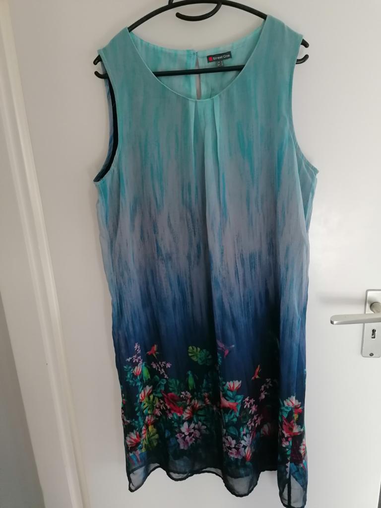 Als nieuw jurk Street one maat 42 2 euro, Kleding | Dames, Jurken, Zwart, Ophalen of Verzenden, Zo goed als nieuw, Onder de knie