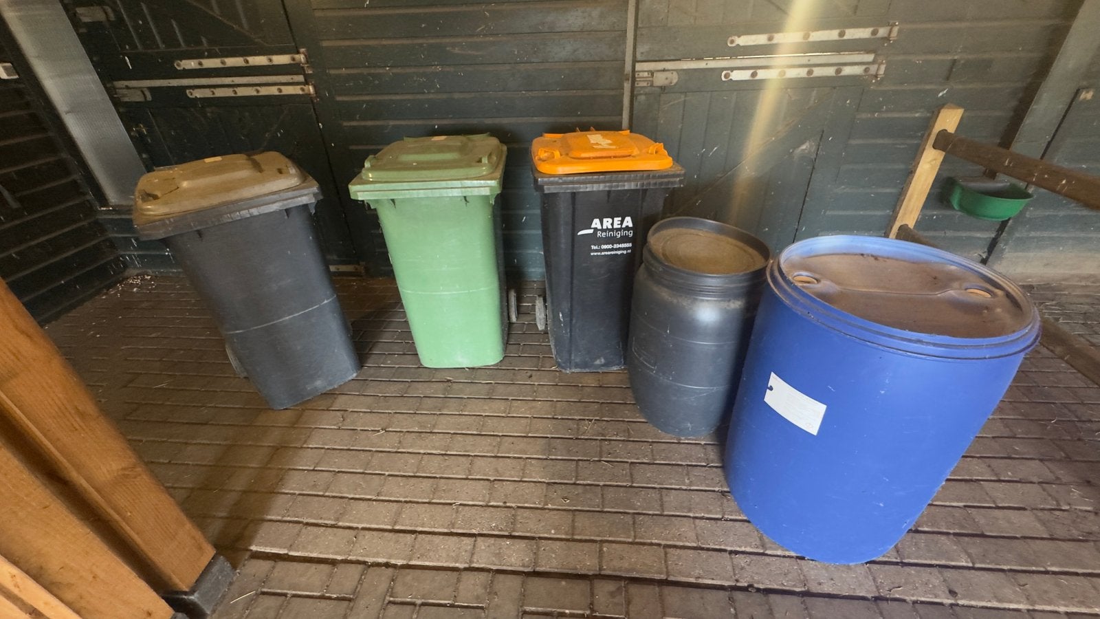 Diverse kunststof containers / vaten in één koop., 150 liter of meer, Ophalen, Zo goed als nieuw
