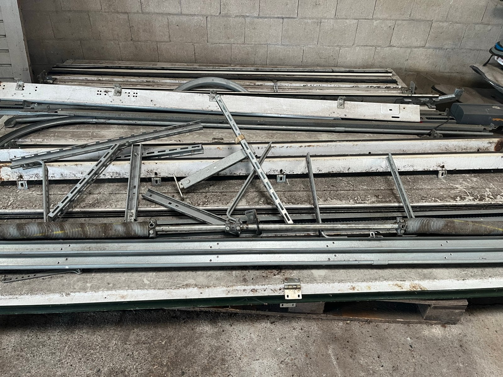 Twee elektrische garagedeuren met afstandsbediening, Ophalen, Gebruikt, Garagedeur, 120 cm of meer